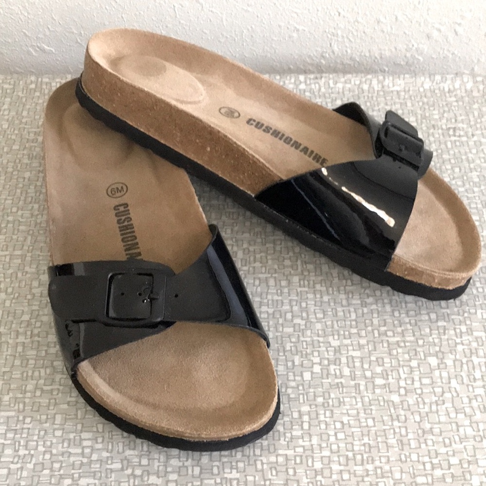 Cushionaire Shiny Black One Strap Sandals, Size 6M